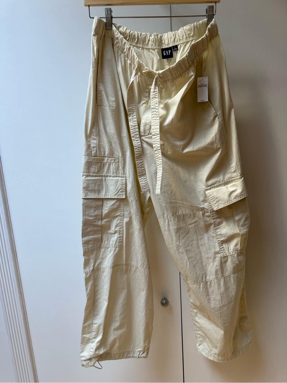 GAP Women’s Light Cream Cargo Parachute Pants NWT Size Large